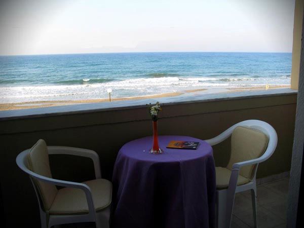 Golden Coast Seaside Apartments Ретимно Экстерьер фото